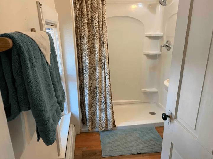 Cozy 3 & 4 Bed Home 2 Blocks To Hospitals & Lambeau Green Bay Exterior foto