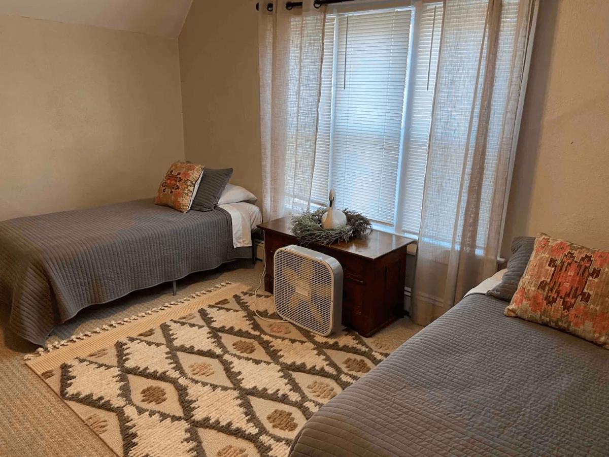 Cozy 3 & 4 Bed Home 2 Blocks To Hospitals & Lambeau Green Bay Exterior foto